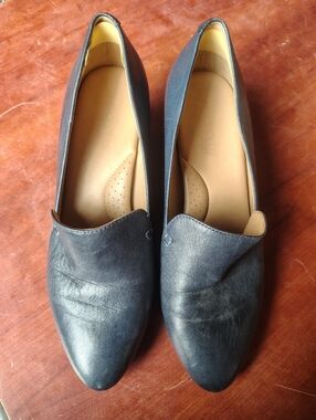 AEROSOLES Black Leather Wedge Flats